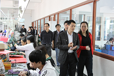 福建省委統(tǒng)戰(zhàn)部副部長、省工商聯(lián)黨組書記王玲視察虹潤公司