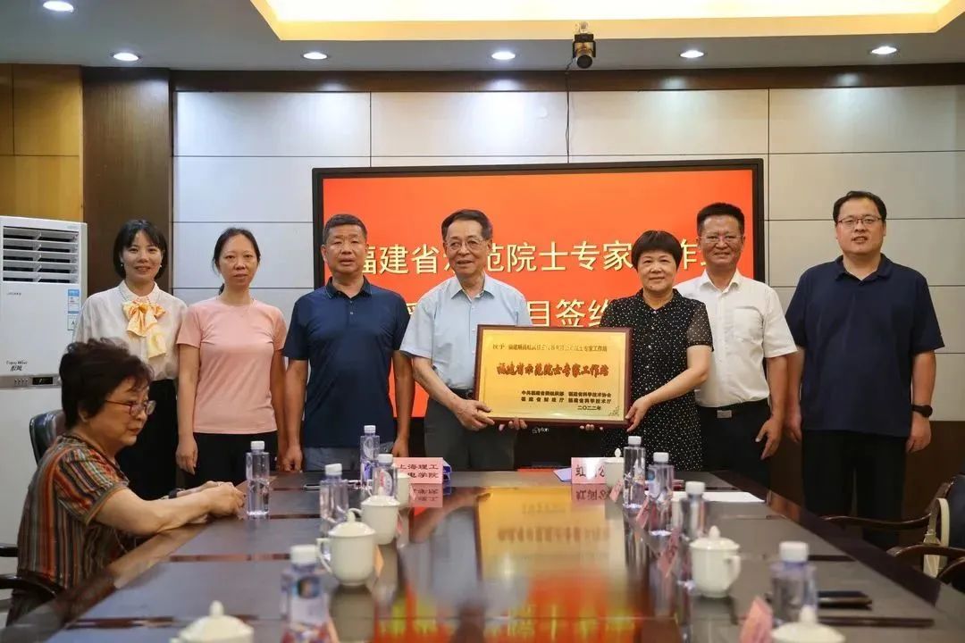 虹潤(rùn)院士專家工作站10年輝煌——莊松林院士再次為“示范院士專家工作站”揭牌